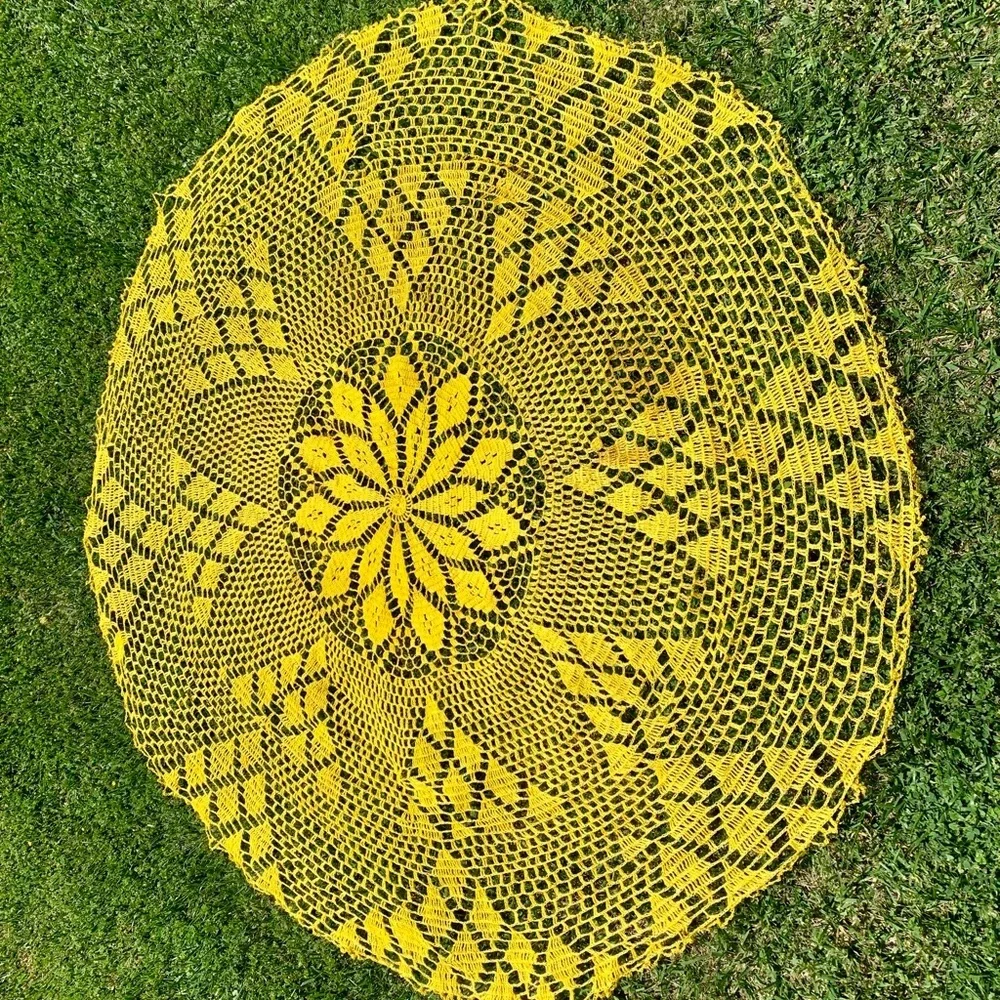 Crochet table cloth